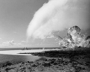 OPERATION "SAILOR HAT", 1965, THE DETONATION OF THE 500-TON TNT EXPLOSIVE CHARGE FOR TEST SHOT "BRAVO", FIRST OF A SERIES OF THREE TEST EXPLOSIONS ON THE SOUTHWESTERN TIP OF KAHOʻOLAWE ISLAND, HAWAIʻI, FEBRUARY 6, 1965 (PHOTO U.S. NAVY HISTORICAL CENTER).
